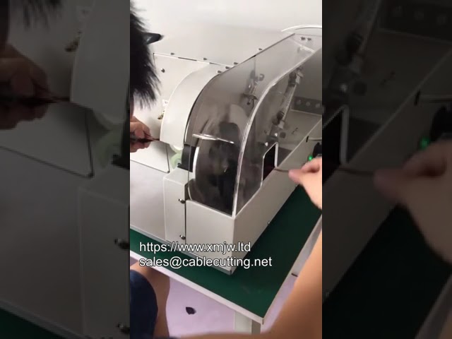 Asztali vezetékköteg-szalagozó gép automata kötéshez