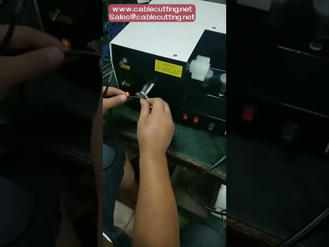 Automatikus fonatsodró gép: árnyékolt kábelek kefélése és sodrása